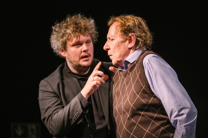 Arvustus. Sõnateatri avamine, tammepuust langeva käbiga | Teater