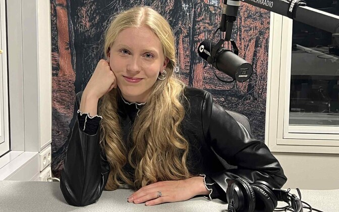 Emili Rohumaa debüütlühialbumist: mu lauludes on sõna hästi olulisel kohal | Vikerraadio