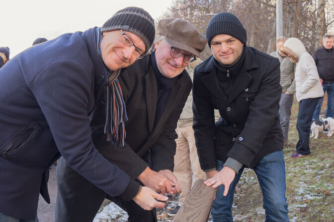 Galerii: lauluväljakul avati Heino Kaljuste nimeline mälestuspink | Muusika