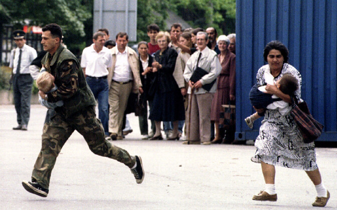 Hvostov: uuriv ajakirjandus peab eest vedama Bosnia tapaturismi avalikustamist | Välismaa