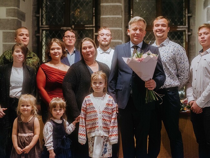 Aasta suurpere isa 2025 on üheksa lapse isa Kaupo Kutsar | Eesti