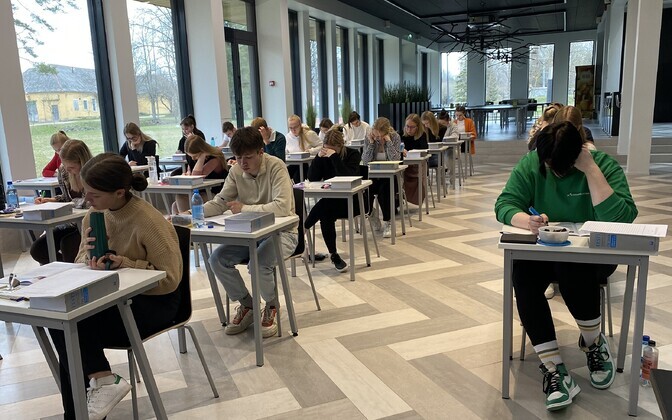 Põhikooli järeleksam asendub erandkorras riikliku lisaeksamiga | Eesti