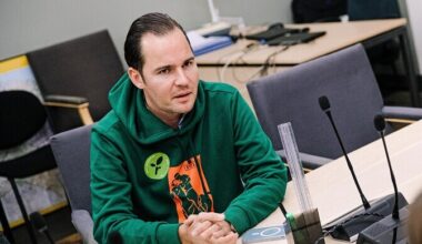 Kireva taustaga poliitik Degtjarenko liitus Parempoolsetega | uudised