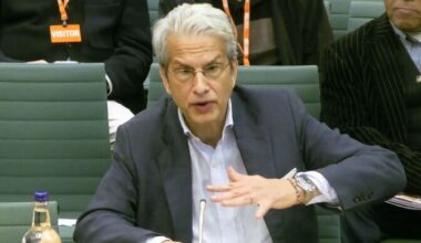 BBC ei ole institutsiooniliselt kallutatud, ütles kriitilise raporti autor | Välismaa