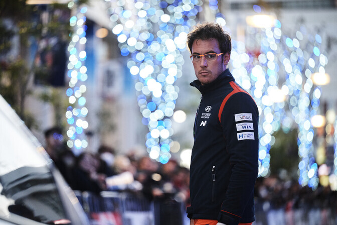 Neuville sai Saudi Araabias trahvikviitungi | Autoralli