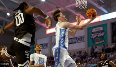 Veesaar tegi North Carolina eest võimsa kaksikduubli | Korvpall