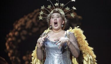 Arvustus. Päikesekuninganna unistuste aaria kullavihma hiilguses | Teater