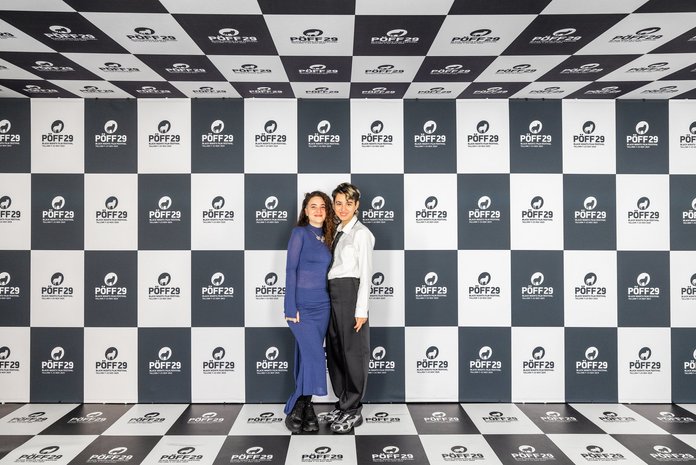 "Hea tütreke": Júlia de Paz Solvas (vasakul) ja Kiara Arancibia PÖFFi mustal vaibal