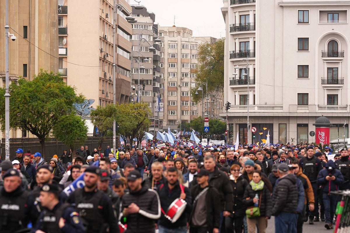 Tuhanded inimesed protesteerisid Rumeenia valitsuse kokkuhoiumeetmete vastu