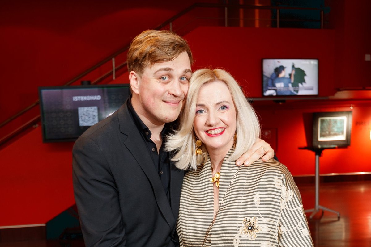 Evelin Samuel aktiveerus ühismeedias pärast suhte ootamatut purunemist: kui IQ oleks värv, oleks see blond