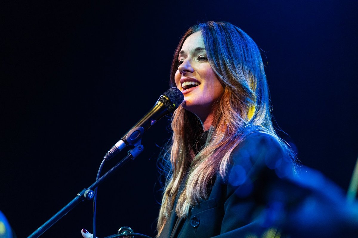 VIDEO | Ootamatu uusversioon! Inese aegumatu hitt „15 magamata ööd“ sai reklaamklipi tarvis uue kuue