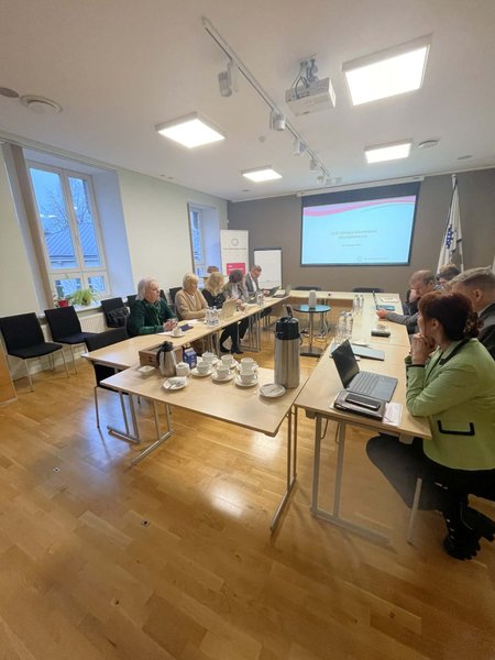 Eesti ametiühingute keskliidu ja Eesti tööandjate keskliidu vahelised läbirääkimised.