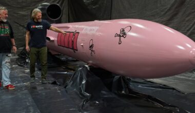 Ukraina korruptsioonivastaste organite uurimise all olev drooni- ja raketitootja kaasas nõukokku USA endise välisministri