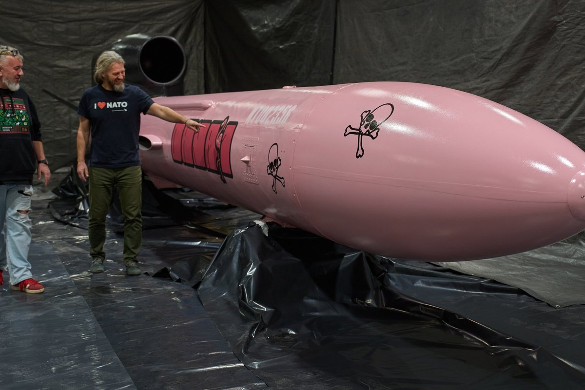 Ukraina korruptsioonivastaste organite uurimise all olev drooni- ja raketitootja kaasas nõukokku USA endise välisministri