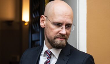 Riigikogu saadiku Varro Vooglaiu sõnul oleks tervendav, kui NATO Balti riikidest lahkuks. Michal: pagana mage jutt