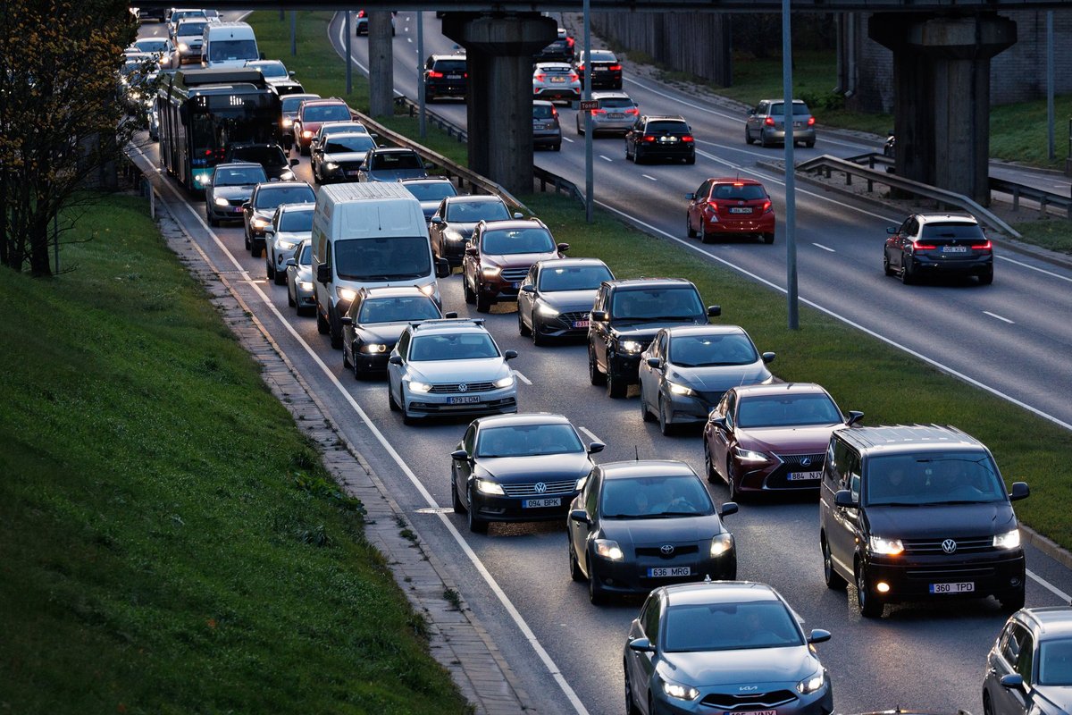 Riigikontroll kritiseerib, et Eesti transpordivaldkond lonkab mitut jalga. Riigikontrolör Janar Holm: sihid ei tohiks olla magus enesepettus