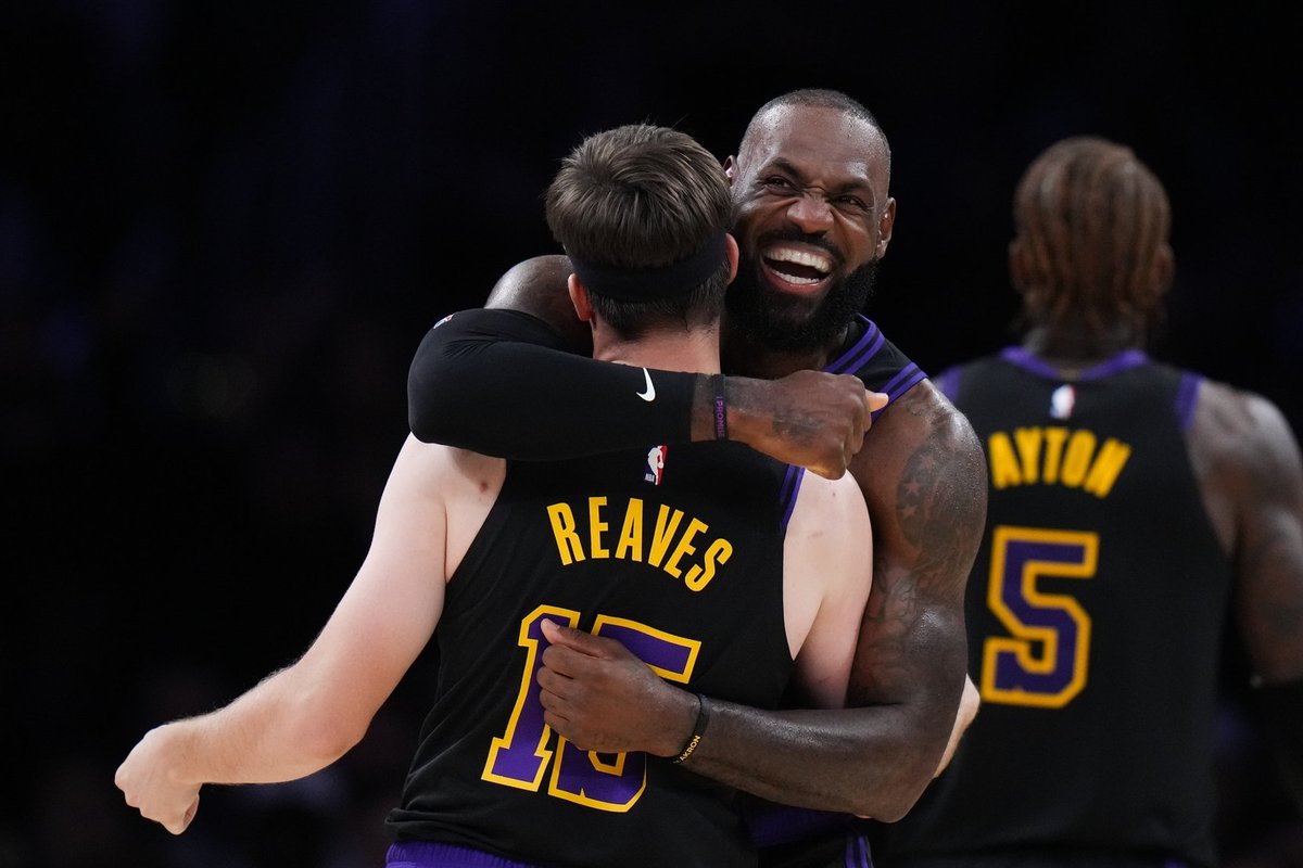 VIDEO | LeBron James pidas ajaloolise mängu, Pistons jätkab võimsalt