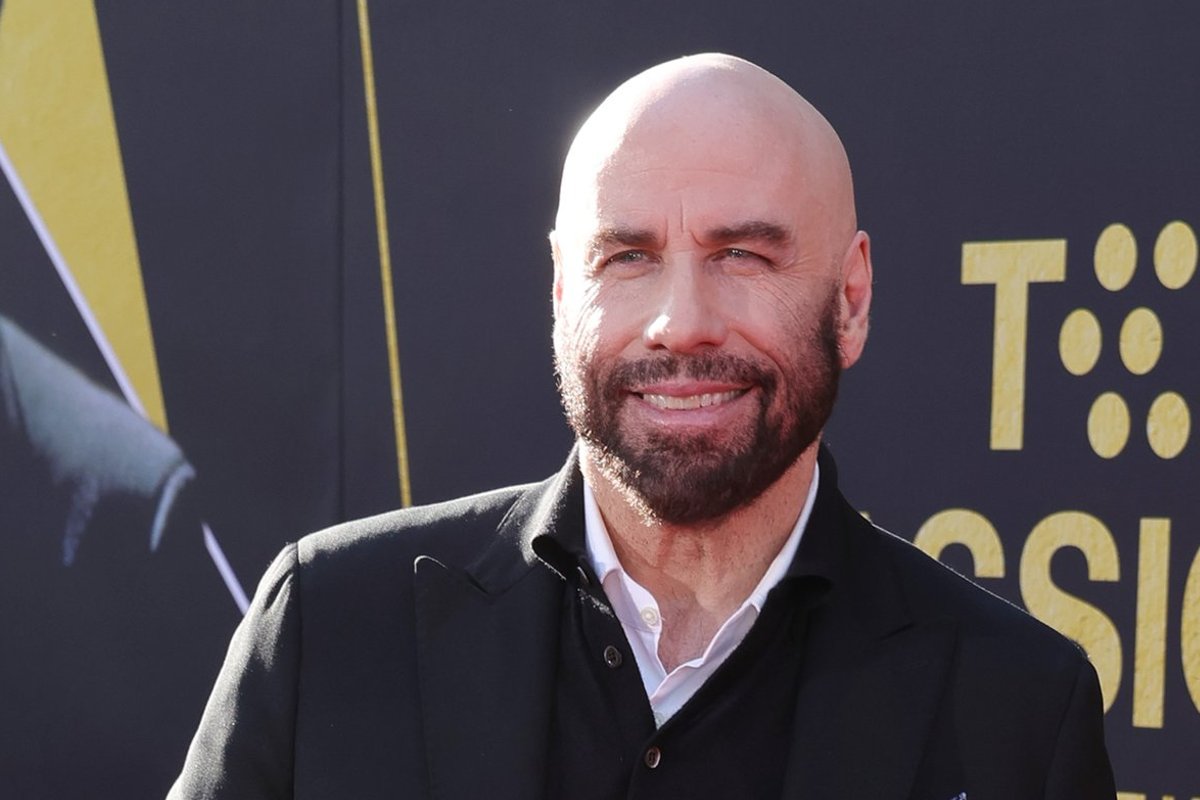 VÕRDLE | Isa koopia? Näitleja John Travolta naudib koos pojaga puhkust Norra mägedes