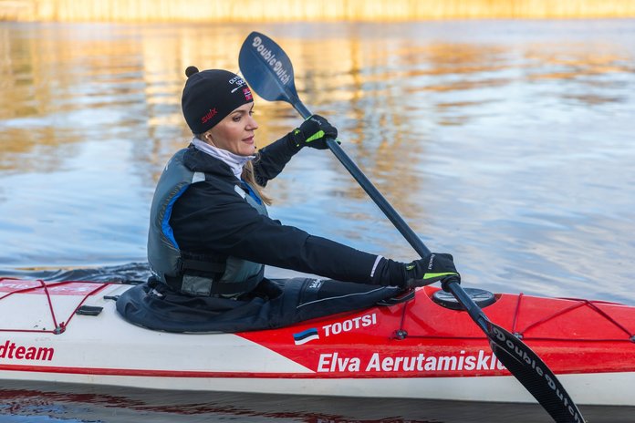 AERUTAB Epp Kärsin harjutab vee peal, kuni jõgi jäässe läheb.