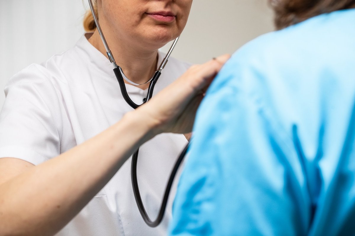 Riik määrab mitu perearstikeskust ja apteeki elutähtsa teenuse osutajaks