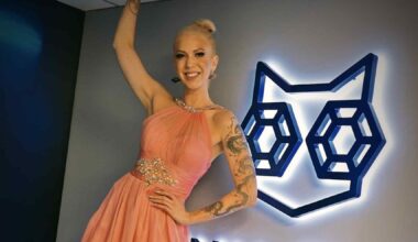 "Never say never!" Laura Põldvere räägib kaunist tindikunstist oma käel!