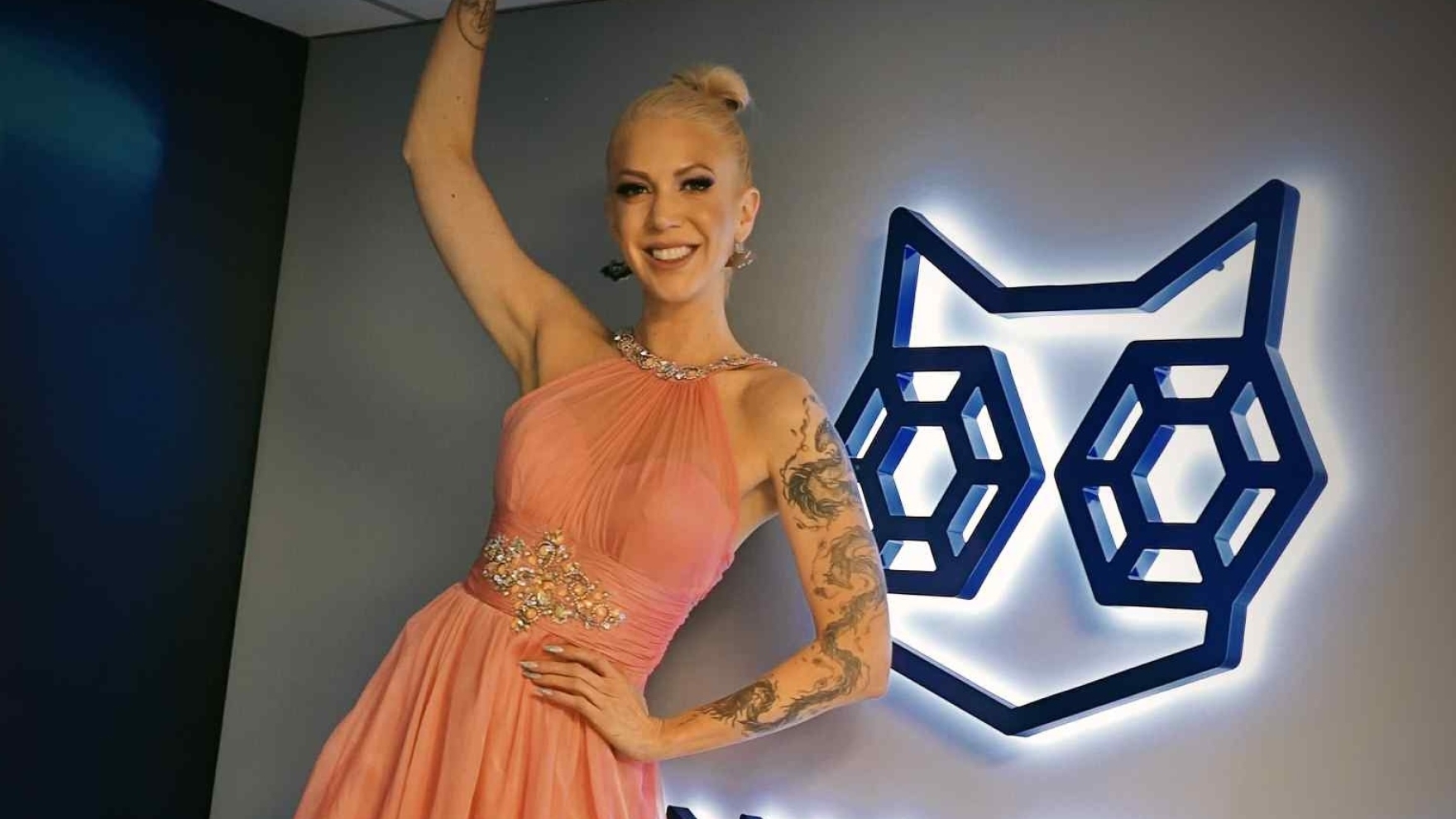 "Never say never!" Laura Põldvere räägib kaunist tindikunstist oma käel!