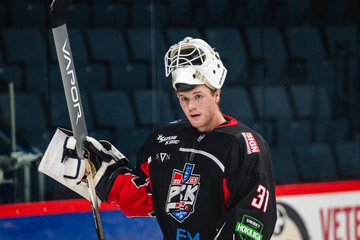 Narvas mängiv Ukraina päritolu Kanada hokimees sooviks siirduda Venemaale: poliitika ei tohiks unistusi segada