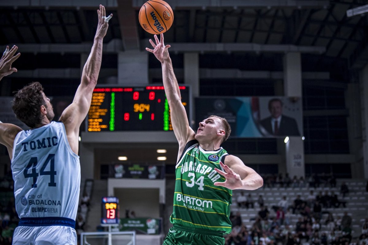 Artur Konontšuki koduklubi vahetas peatreenerit