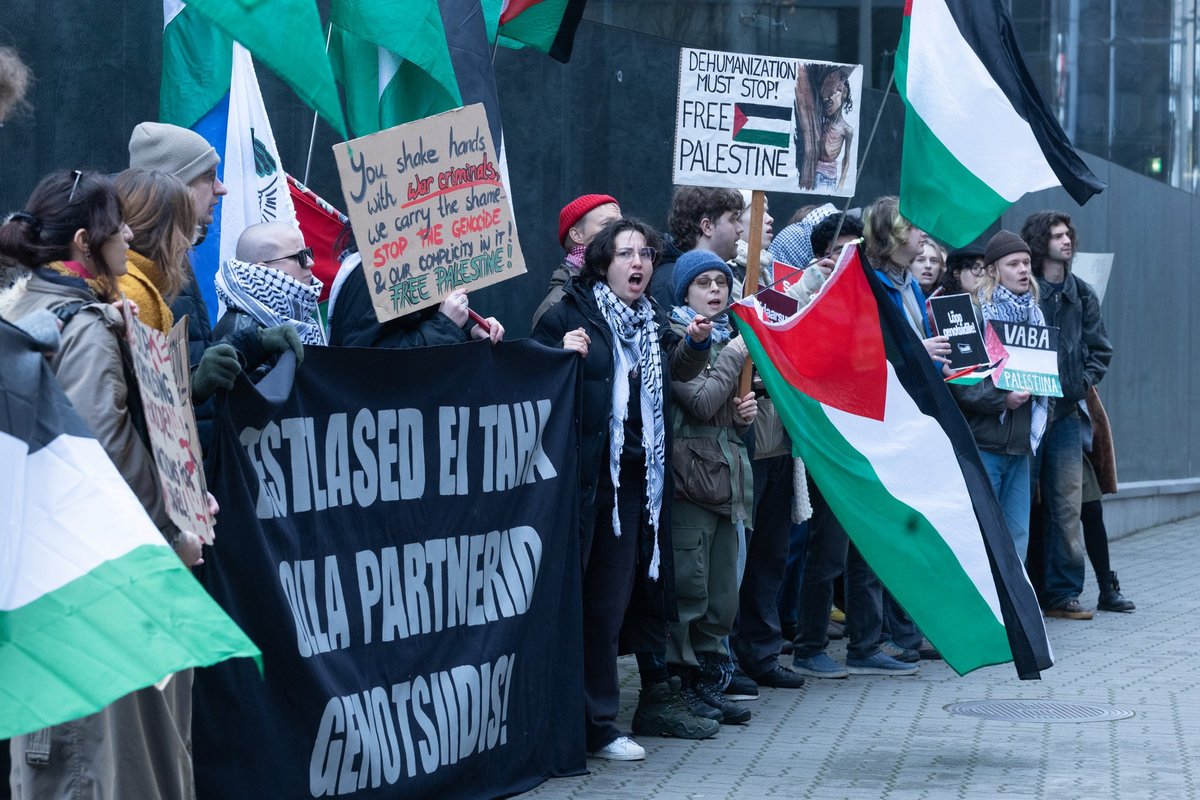 FOTOD | „Ei taha olla partnerid genotsiidis!“ Iisraeli saatkonna ees avaldati meelt Palestiina toetuseks