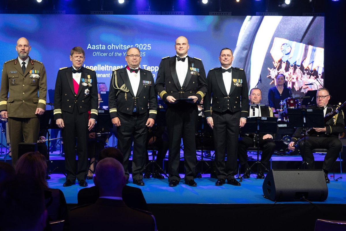 Kaitseväe aasta ohvitser on kolonelleitnant Lauri Teppo, aasta allohvitser Aaron Lee Baum