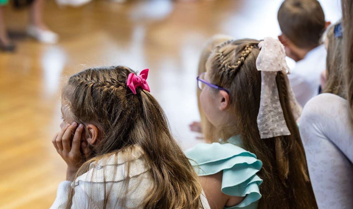 VÄIKESE INIMESE TÖÖ: Uus seadus paneb paika piirid, kui palju tohivad 1. klassi juntsud tööd teha koolipäeval, nädalavahetusel ja koolivaheajal.