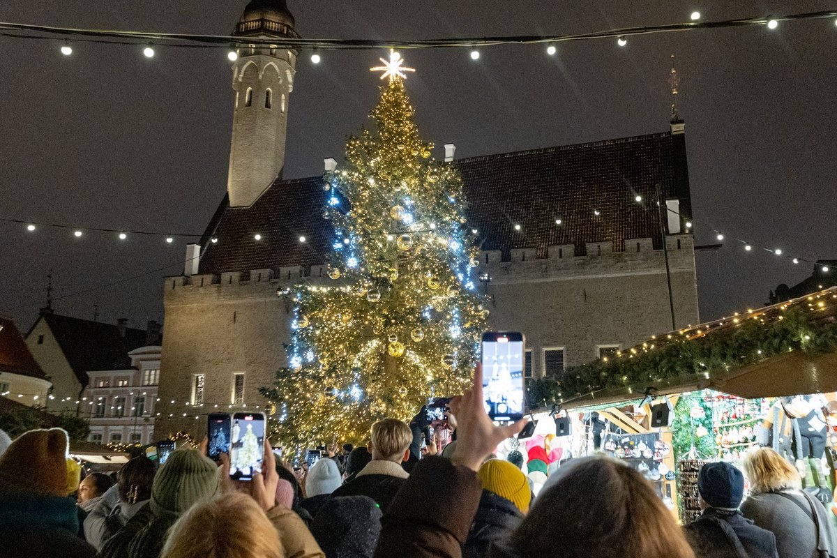 FOTOD | Pühaderõõmu kui palju! Tallinna Raekoja platsil avati jõuluturg