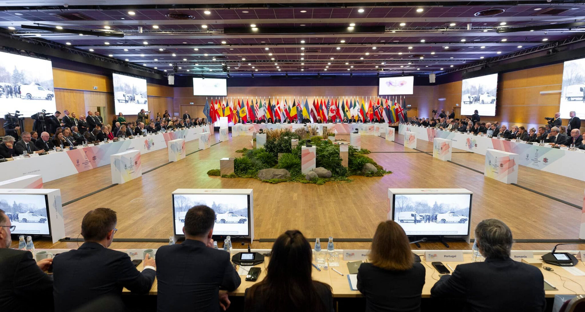 Hussar osaleb Krimmi platvormi parlamentaarsel tippkohtumisel Stockholmis