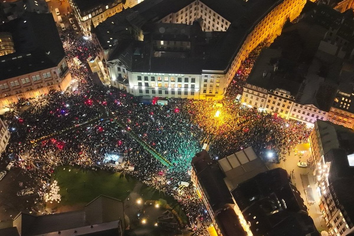 Riias avaldas üle 10 000 inimese meelt Läti Istanbuli konventsioonist lahkumise vastu