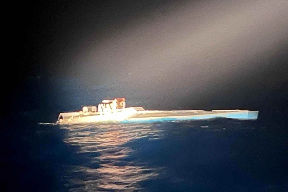 Portugal pidas keset Atlandi ookeani kinni narkoallveelaeva 1,7 tonni kokaiiniga