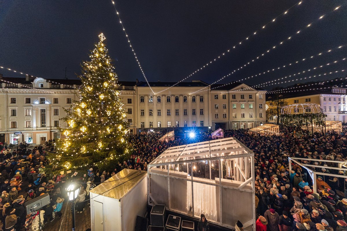 VIDEO ja FOTOD | Tartus avati jõululinn ja süüdati esimene advendiküünal