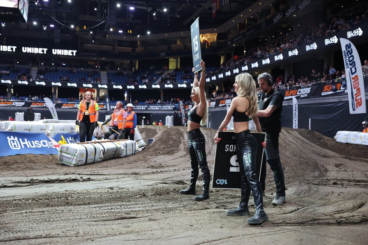 OTSEFOTOD | Unibet Arena muundus superkrossi areeniks. Kullas oli kvalifikatsioonis ja eelsõitudes omaette klassist