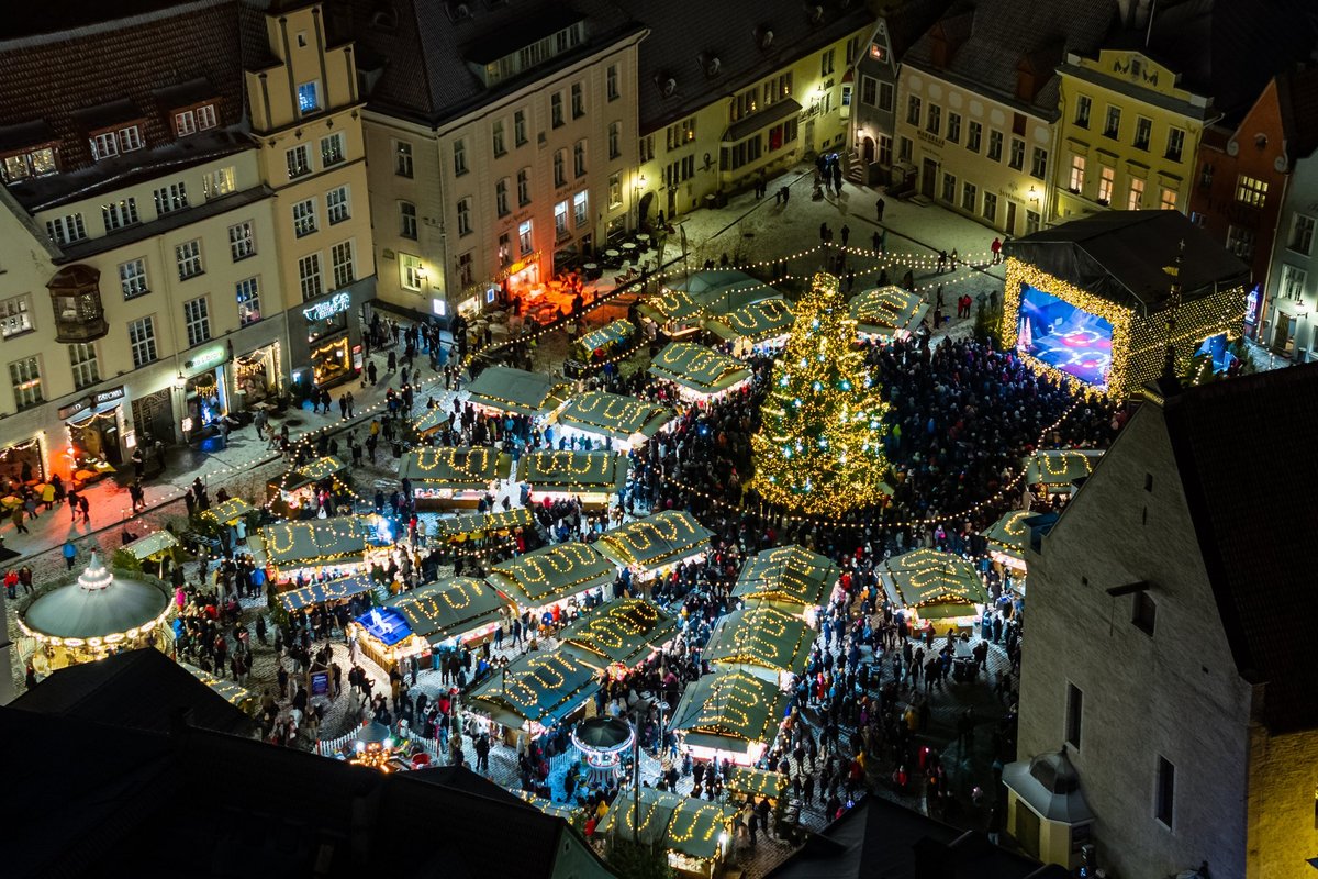 Tallinn avab jõuluturu sel reedel, kuuske hakkab kaunistama mitukümmend tuhat tulukest