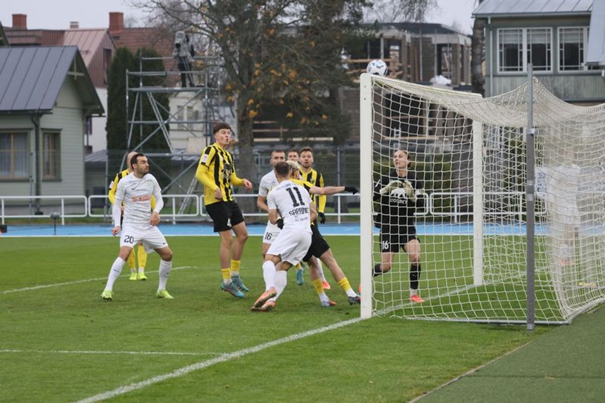 OTSEBLOGI JA FOTOD | Kas jalgpallimeistriks kroonitakse Flora või Levadia? Mõlemad tiitlinõudlejad lõid kiire värava
