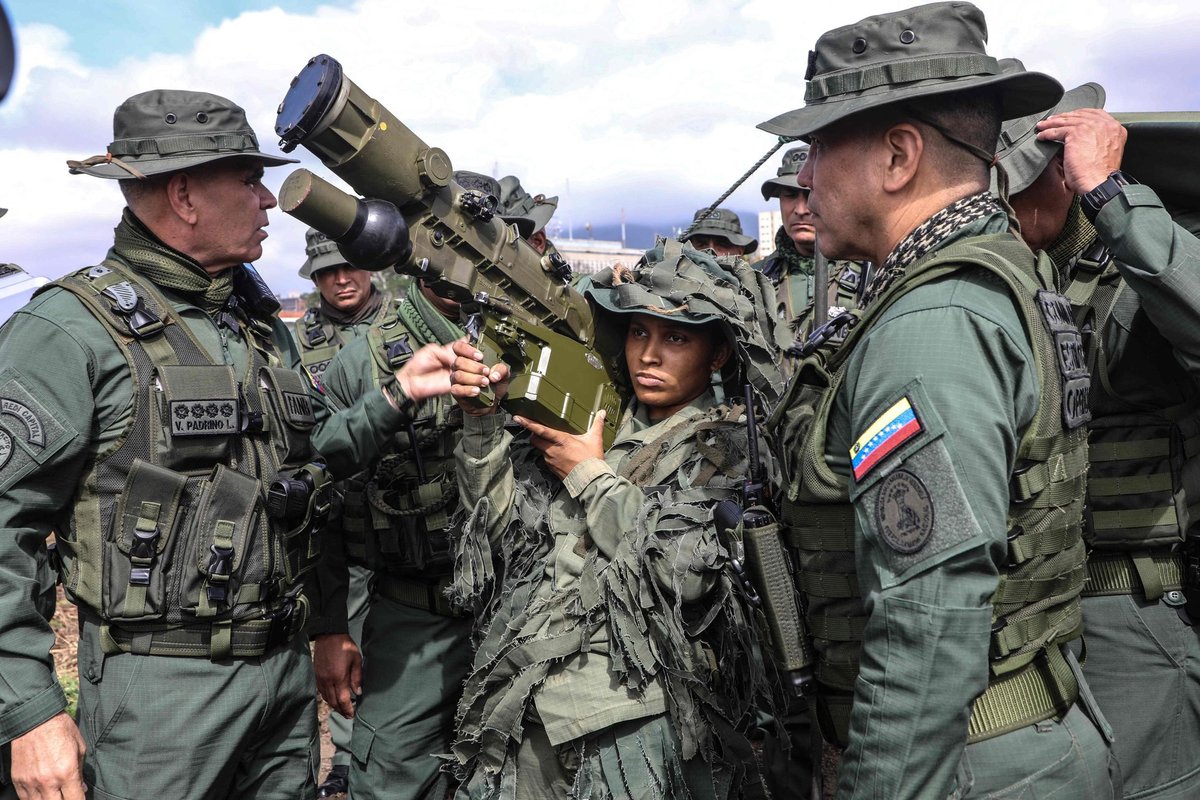 USA lennukikandja saabumine ja kaitseministri ähvardus suurendasid võimalust, et USA ründab Venezuelat - Delfi