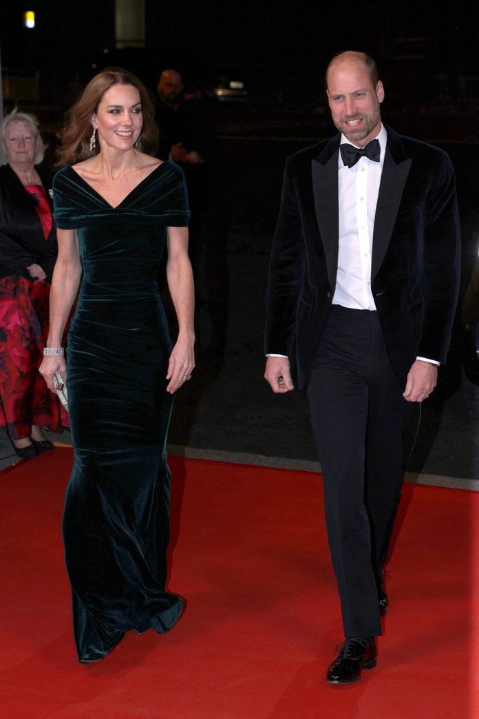 Printsess Catherine kandis sametkleiti, prints William sametülikonda