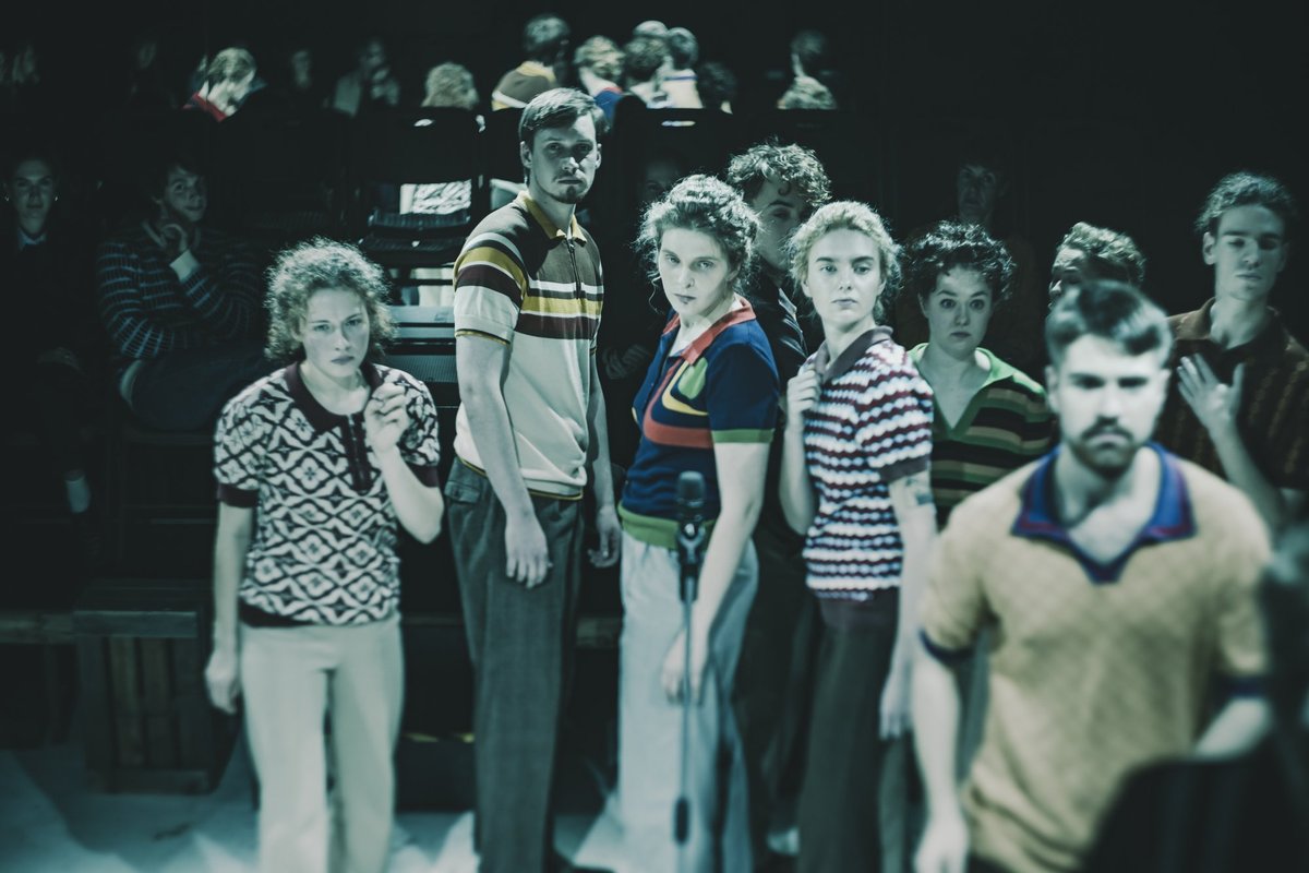 ARVUSTUS | „Soosteri koolkond“. Teatritudengite suurepärane saavutus - Eesti Päevaleht