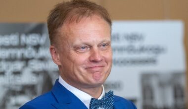 Imre Sooääre endine kool meenutas oma vilistlast täna hommikul armsal viisil. „Aitäh, et kinkisid meile meid aastakümneid saatnud hümni“