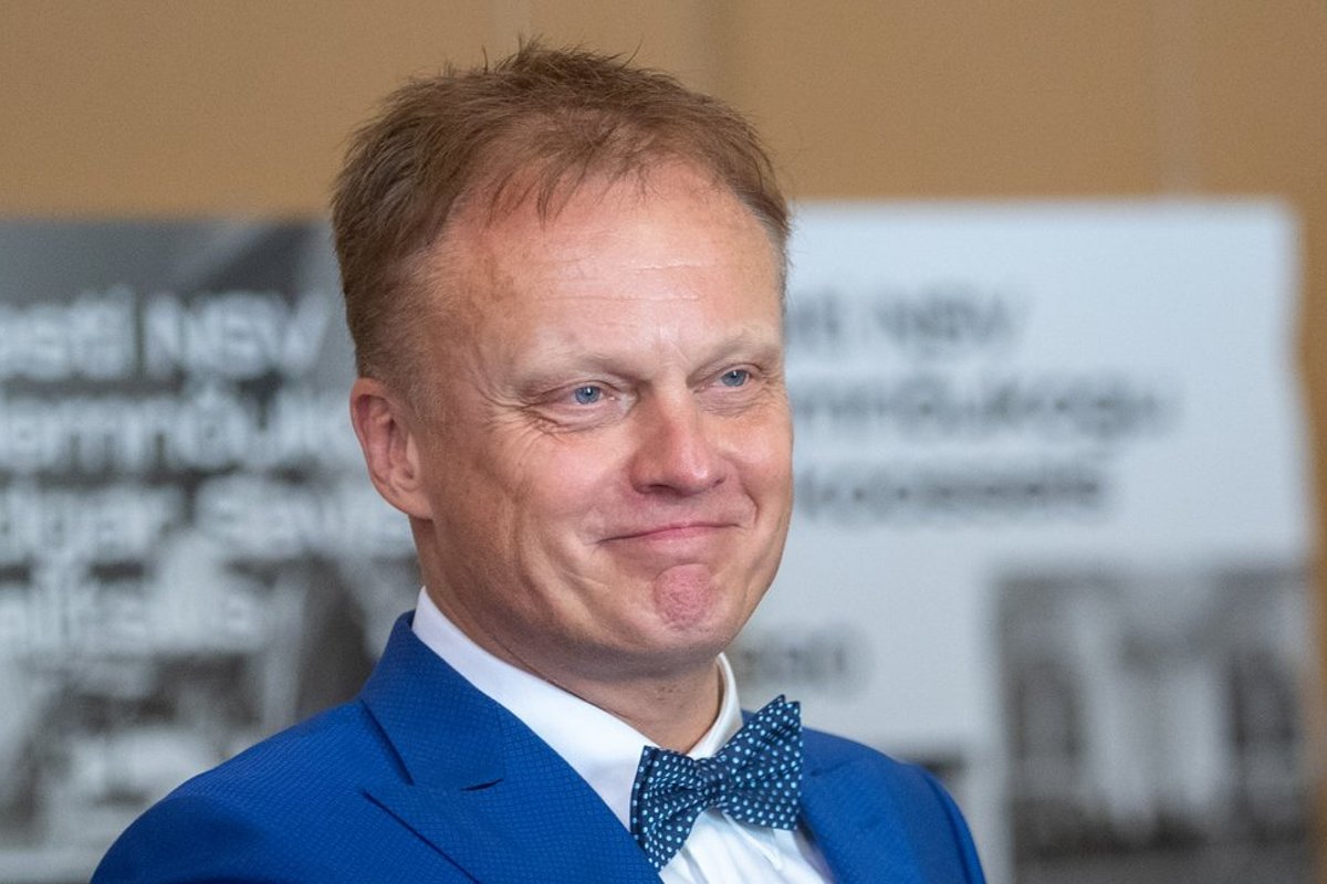 Imre Sooääre endine kool meenutas oma vilistlast täna hommikul armsal viisil. „Aitäh, et kinkisid meile meid aastakümneid saatnud hümni“