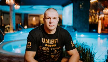 VIDEO! Raskekaallasest kikkpoksija taastumisrituaal: vaata, kuidas Uku Jürjendal spaas oma vormi toetab