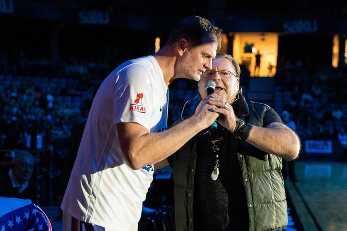 SÕBRAD HOOS Martin Müürsepp ja Erich Krieger esitamas „Sõbralaulu“. 