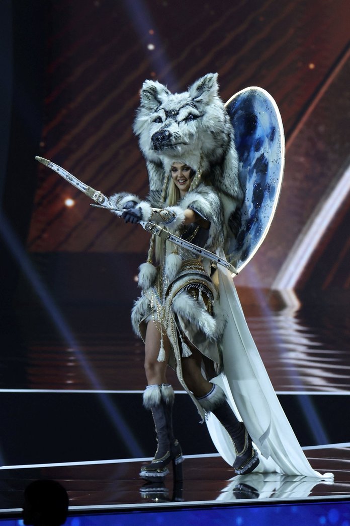 Brigitta Schaback Miss Universumi rahvuskostüümi voorus. 