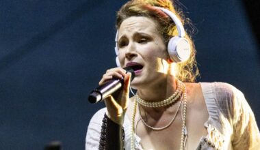 Monetochka haigestus Riias esinedes. Kontsert katkestati ja lauljanna viidi kiirabiga haiglasse