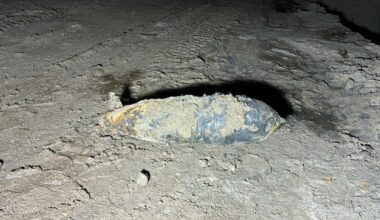 FOTO | Pärnu rannarajoonist leiti hoone ehitustööde käigus lennukipomm