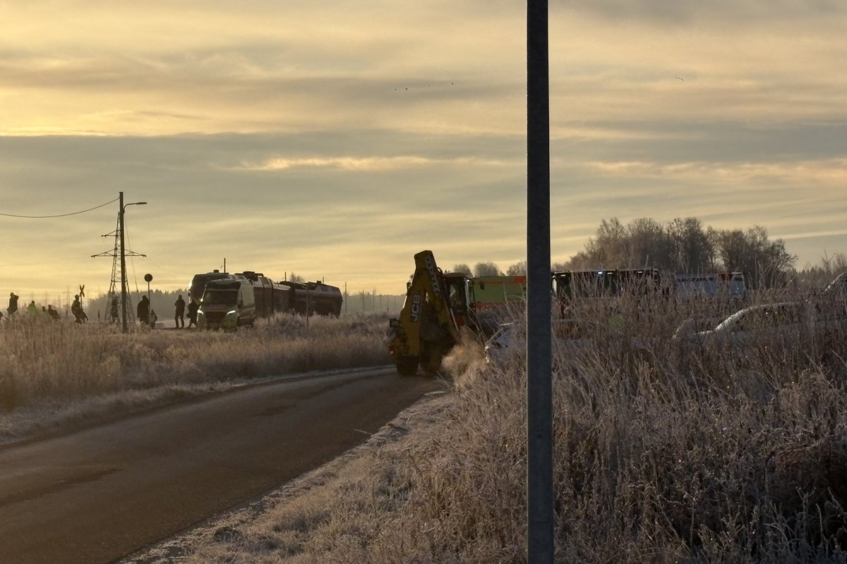 Sakus toimus rongi ja veoauto kokkupõrge, rongiliiklus on häiritud